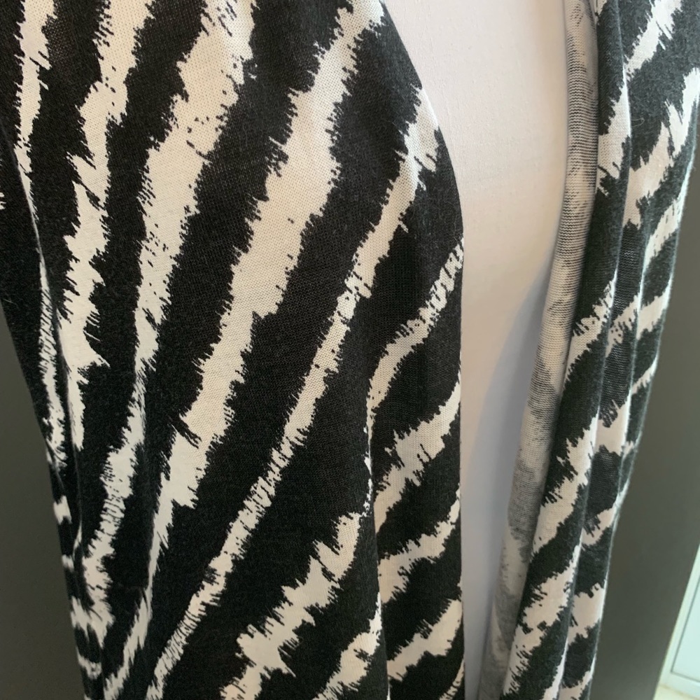 Medium LuLaRoe Joy - Black and White Zebra - Picture 2 of 4